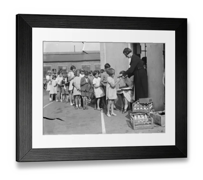 Framed Print : Free milk for children on holiday in Crayford, Kent. 1939 Framed Print : Free milk for children on holiday in Crayford, Kent. 1939