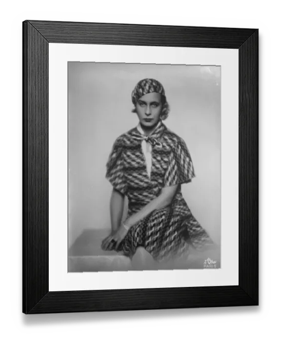 Framed Print : Now associated with one of the worlds most famous dressmakers. Lady Abdy, who Framed Print : Now associated with one of the worlds most famous dressmakers. Lady Abdy, who