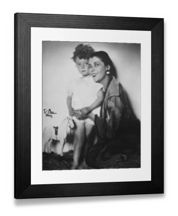 Framed Print : The idol of the Paris stage. Mlle Spinelly, the idol of Parisian theatregoers Framed Print : The idol of the Paris stage. Mlle Spinelly, the idol of Parisian theatregoers