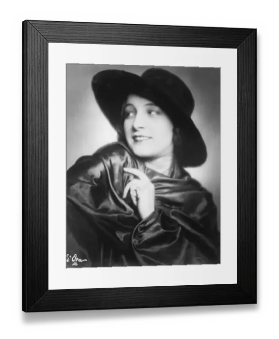 Framed Print : Senorita Elsenada, the famous South American female bullfighter. 12 March 1927 Framed Print : Senorita Elsenada, the famous South American female bullfighter. 12 March 1927