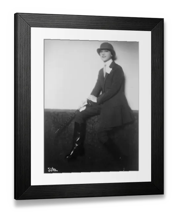 Framed Print : Doggy. Mrs Mortimer Davis, as she appeared at the Paris races last week. 3 August Framed Print : Doggy. Mrs Mortimer Davis, as she appeared at the Paris races last week. 3 August