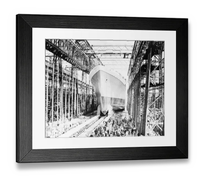 Framed Print : Mrs Smuts, wife of general Smuts, Prime Minister of South Africa, pressed a button Framed Print : Mrs Smuts, wife of general Smuts, Prime Minister of South Africa, pressed a button