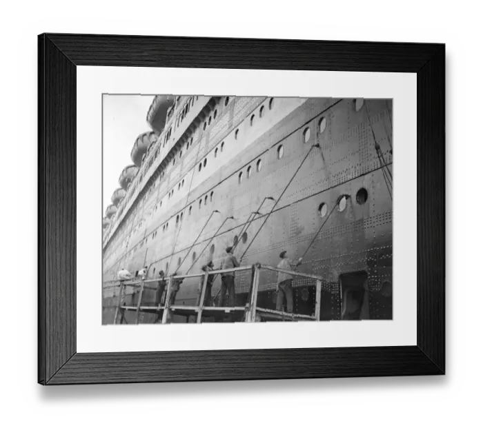 Framed Print : Painters dwarfed by the bulk of the Queen Elizabeth, the worlds largest liner Framed Print : Painters dwarfed by the bulk of the Queen Elizabeth, the worlds largest liner