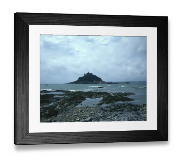 Framed Print : St Michaels Mount, Cornwall. Many ghosts attached to the island, but a four Framed Print : St Michaels Mount, Cornwall. Many ghosts attached to the island, but a four
