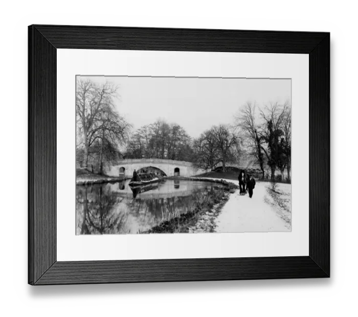 Framed Print : A typical horse-drawn barge, Cassio Bridge, Herts