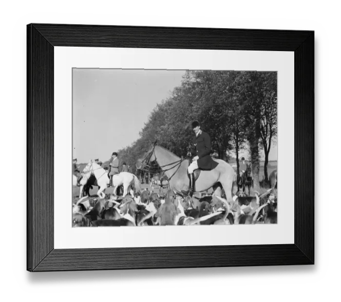Framed Print : The Royal Artillery Drag Hunt on Gn Street Green in Woolwich, London. 1938