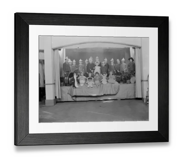 Framed Print : Children of St Mary Cray Council School in Bromley, Kent, perform in a stage concert Framed Print : Children of St Mary Cray Council School in Bromley, Kent, perform in a stage concert