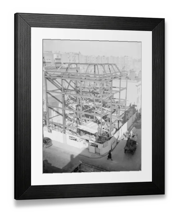Framed Print : A scaffolding frame for construction of new flats on the Earl Court Road, West London Framed Print : A scaffolding frame for construction of new flats on the Earl Court Road, West London