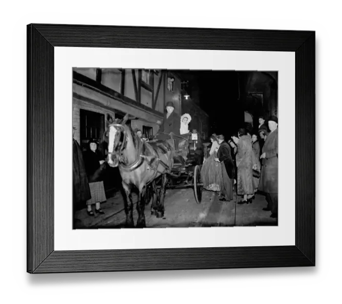 Framed Print : Departures by horse drawn carriage from the Early Victorian Ball at Dartford in Kent Framed Print : Departures by horse drawn carriage from the Early Victorian Ball at Dartford in Kent
