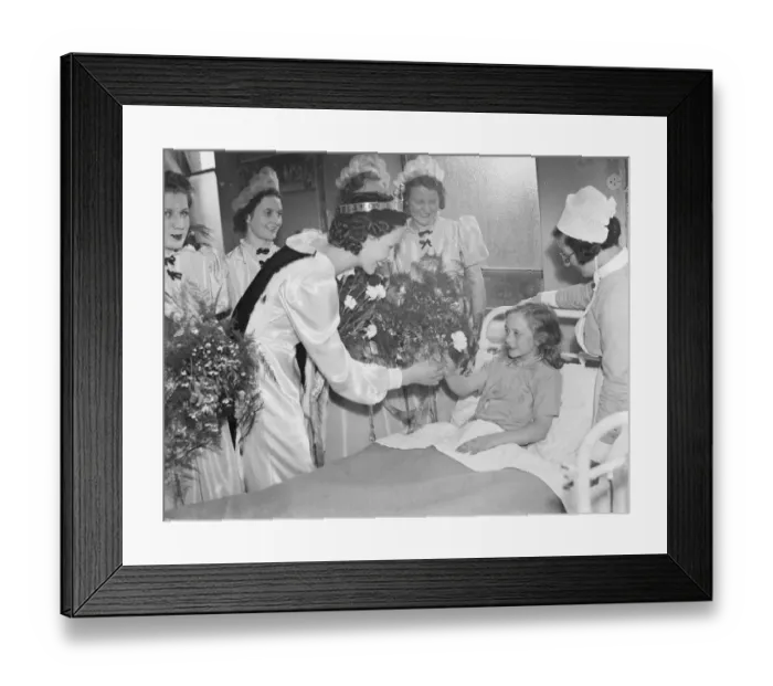 Framed Print : The Erith carnival queen with her attendants visit children at a hospital Framed Print : The Erith carnival queen with her attendants visit children at a hospital