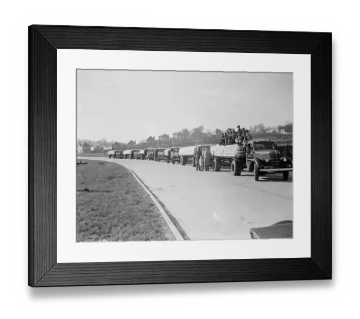 Framed Print : Bricks being delivered for the new Woodside Estate at St Mary Cray, Kent Framed Print : Bricks being delivered for the new Woodside Estate at St Mary Cray, Kent