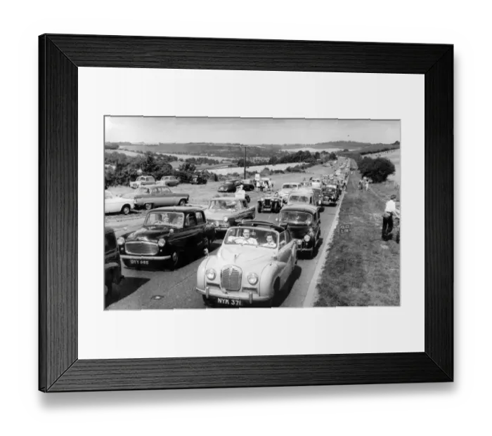 Framed Print : Traffic hold up Death Hill Farningham 1st August 1960