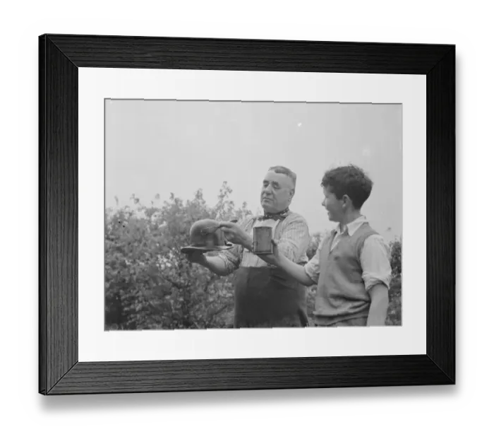 Framed Print : Mr Charlie Hever painting tar onto a bowler hat in Eynsford, Kent. 1937 Framed Print : Mr Charlie Hever painting tar onto a bowler hat in Eynsford, Kent. 1937
