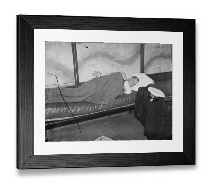 Framed Print : Thames pilots at Gravesend, Kent, who help ships navigate through the congested
