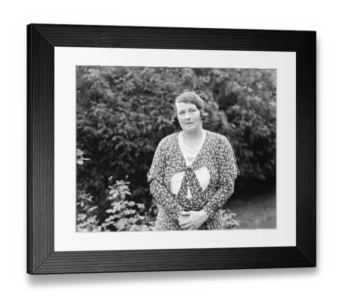 Framed Print : A portrait of a woman at Kipping Cross, Kent. 1939 Framed Print : A portrait of a woman at Kipping Cross, Kent. 1939