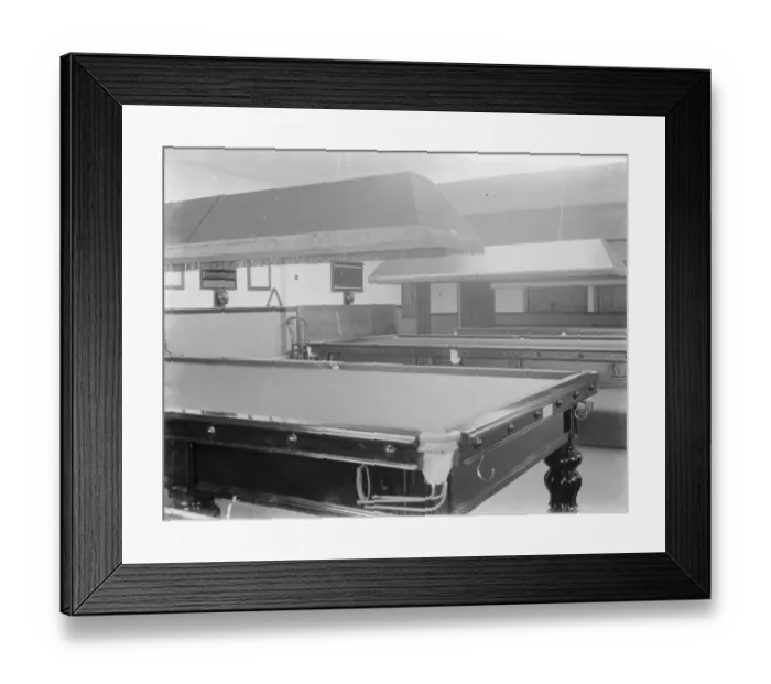 Framed Print : An interior view of the Crayford Social Club in Crayford, Kent. The snooker tables