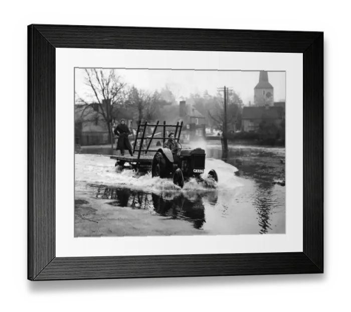 Framed Print : Only tractors could get through the floods at Eynsford, Kent, when the river Darent Framed Print : Only tractors could get through the floods at Eynsford, Kent, when the river Darent