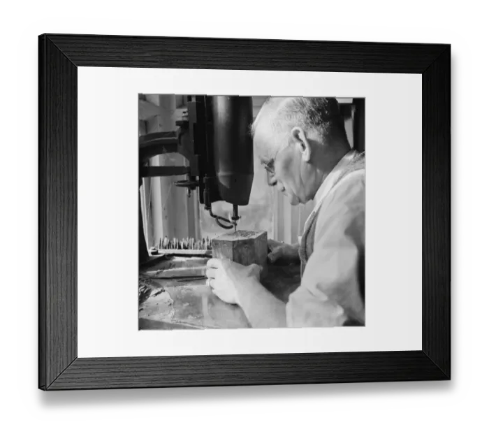 Framed Print : Block making in Wilmington, Kent. Mister G E Campbell using a special gas heater