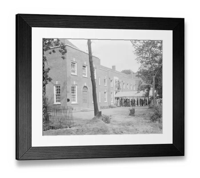 Framed Print : An exterior shot of Alexandra Hospital in Swanley, Kent. 1939