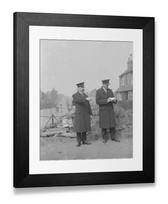 Framed Print : Water board men in Chislehurst, Kent. 1939
