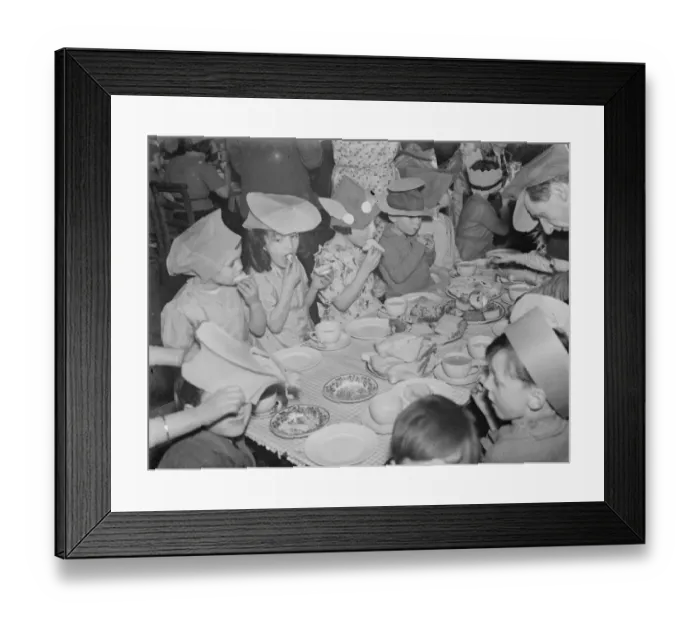 Framed Print : A childrens party in Mottingham, Kent, which is being held by the the British Legion