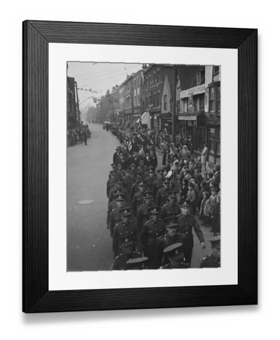 Framed Print : Armistice Memorial Service in Dartford, Kent. The Territorials and British Legion Framed Print : Armistice Memorial Service in Dartford, Kent. The Territorials and British Legion