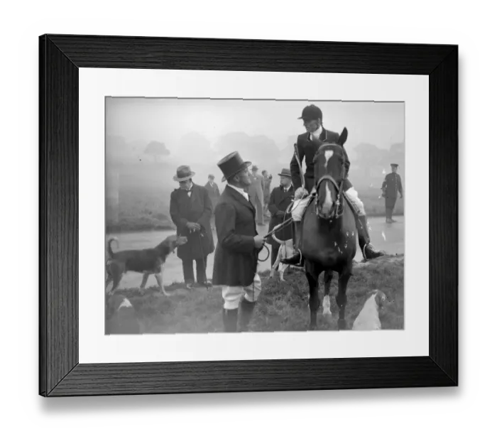 Framed Print : The hunt in Kent. 1933