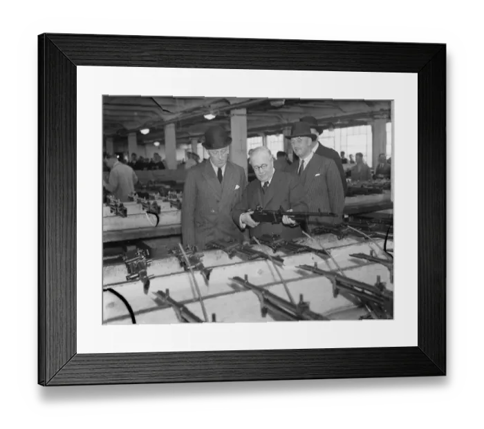 Framed Print : Sir Howard Kingsley Wood, the Secretary of State for Air, visiting the Vickers Framed Print : Sir Howard Kingsley Wood, the Secretary of State for Air, visiting the Vickers