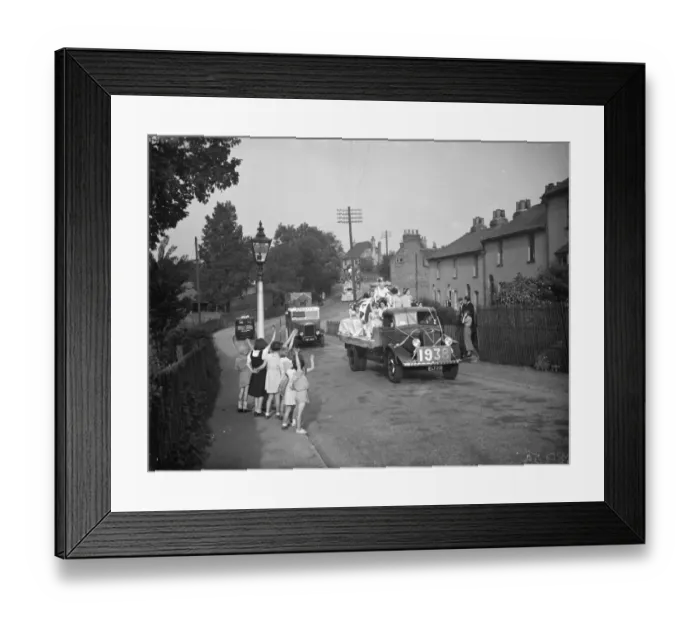 Framed Print : The Dartford Carnival Queen with her attendees parade on a lorry wave to the crowd