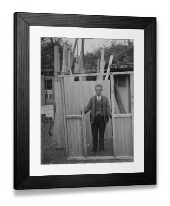 Framed Print : Woodman, Sidcup, Kent. 1935 Framed Print : Woodman, Sidcup, Kent. 1935