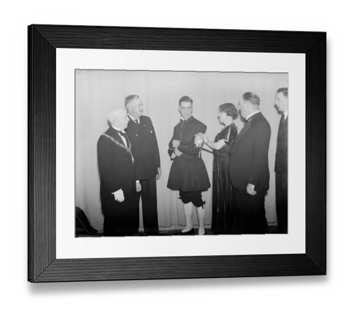 Framed Print : The coat and badge presentation for the Erith Charter to the Mayor and Mayoress
