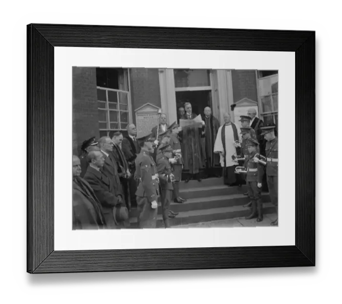Framed Print : Announcing the new King in Dartford. The royal proclamation of the accession of Framed Print : Announcing the new King in Dartford. The royal proclamation of the accession of