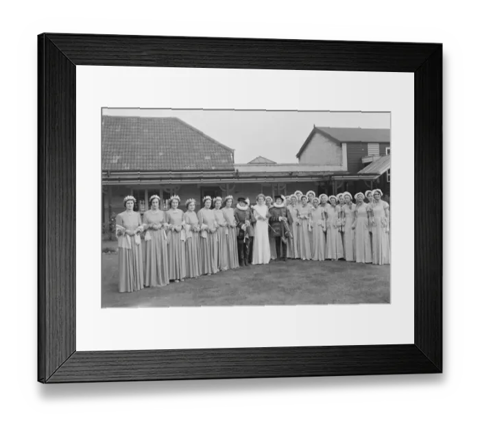 Framed Print : The Dartford Carnival Queen and her attendees at the her coronation. 1937