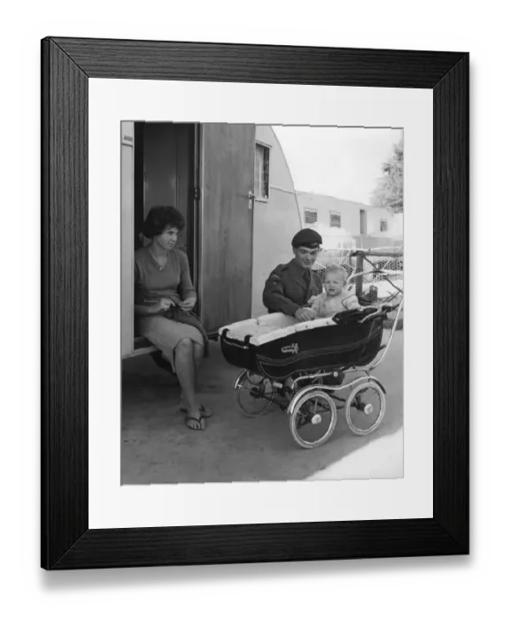 Framed Print : Members of the Parachute Regiment of which General Sir Richard Gale is Colonel Commandant Framed Print : Members of the Parachute Regiment of which General Sir Richard Gale is Colonel Commandant