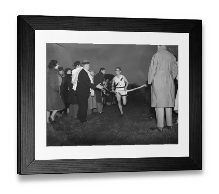 Framed Print : The Oxford University versus Cambridge University cross country race at Horton Kirby Framed Print : The Oxford University versus Cambridge University cross country race at Horton Kirby