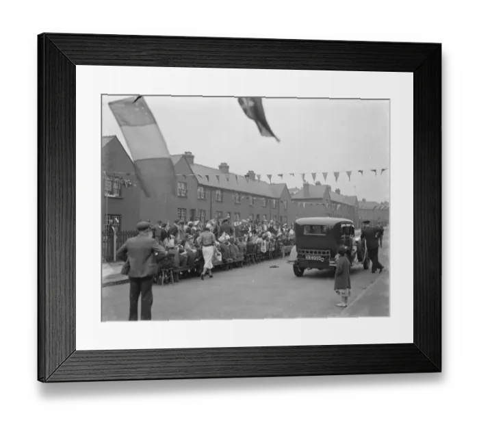 Framed Print : Coronation teas in Dartford, Kent. 15 May 1937 Framed Print : Coronation teas in Dartford, Kent. 15 May 1937
