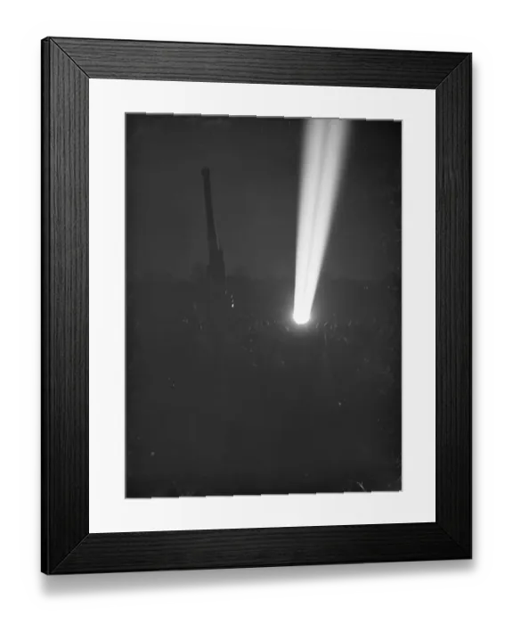 Framed Print : An anti aircraft display in Dartford, Kent. A range finder, a bofor 40mm gun crew Framed Print : An anti aircraft display in Dartford, Kent. A range finder, a bofor 40mm gun crew