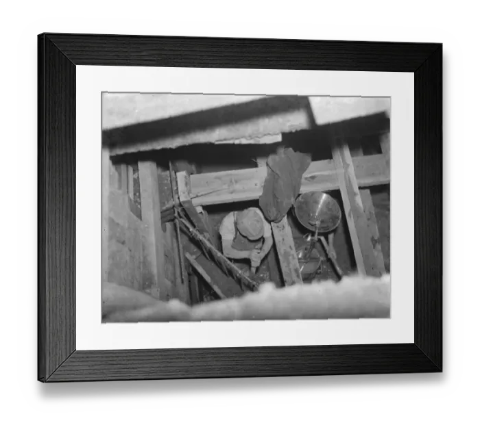 Framed Print : Workers laying cables in Dartford, Kent. 1936 Framed Print : Workers laying cables in Dartford, Kent. 1936