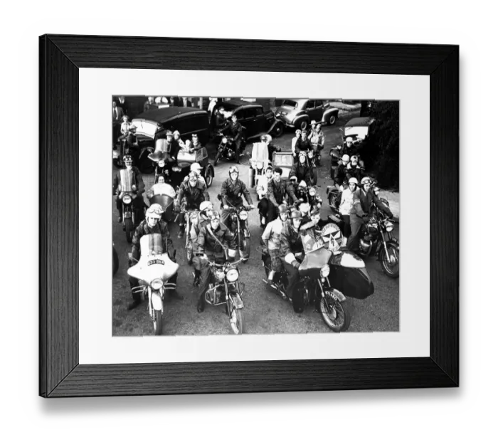 Framed Print : Members of the Thames MCC gather at the Terminus Hotel for their trip to Ash