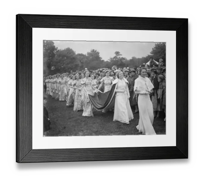 Framed Print : Miss Joan, the Dartford Carnival Queen and her attendees. 1939 Framed Print : Miss Joan, the Dartford Carnival Queen and her attendees. 1939