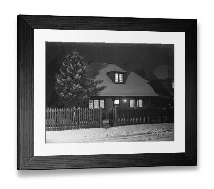 Framed Print : The Cottage, nr 1 on Birchwood Avenue, Sidcup, Kent, covered in snow Framed Print : The Cottage, nr 1 on Birchwood Avenue, Sidcup, Kent, covered in snow