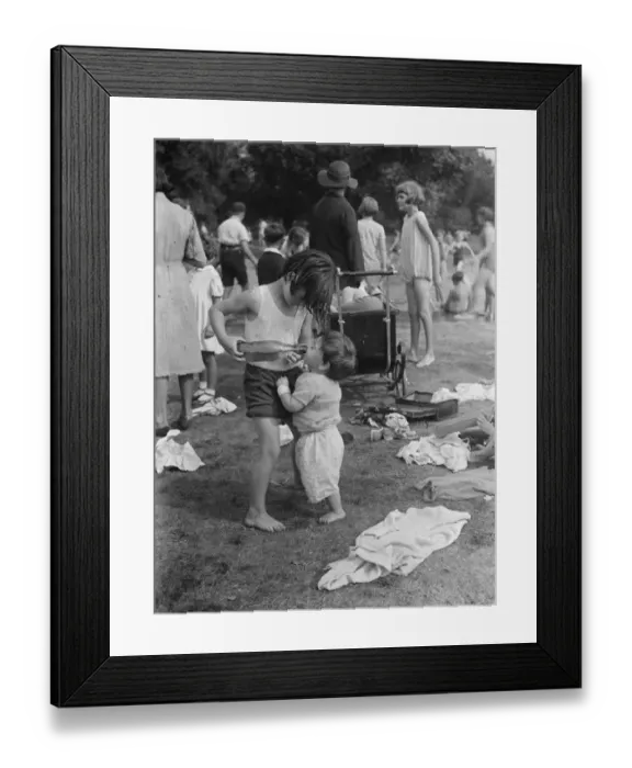 Framed Print : Children play in the paddling pools in Dartford park. 24 August 1937 Framed Print : Children play in the paddling pools in Dartford park. 24 August 1937