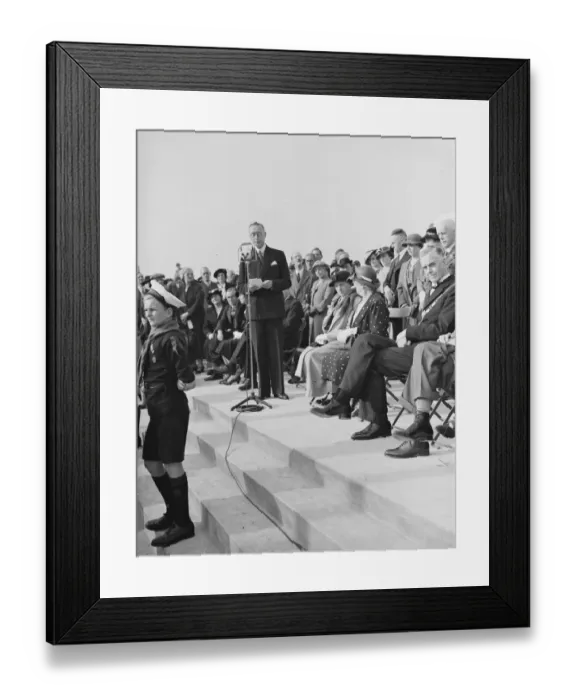 Framed Print : The opening of the riversite view over the River Thames at Erith in Kent Framed Print : The opening of the riversite view over the River Thames at Erith in Kent