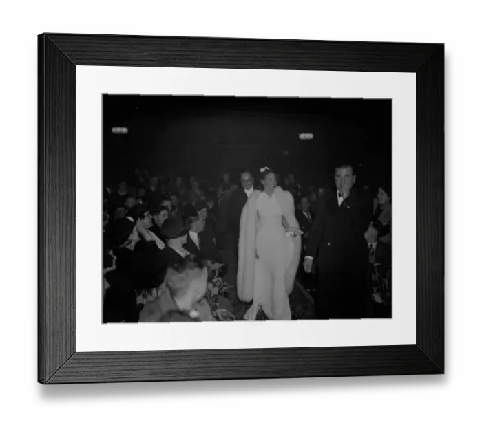 Framed Print : Celebrities, Jessie Matthews with her husband, Sonnie Hale walk through the audience Framed Print : Celebrities, Jessie Matthews with her husband, Sonnie Hale walk through the audience