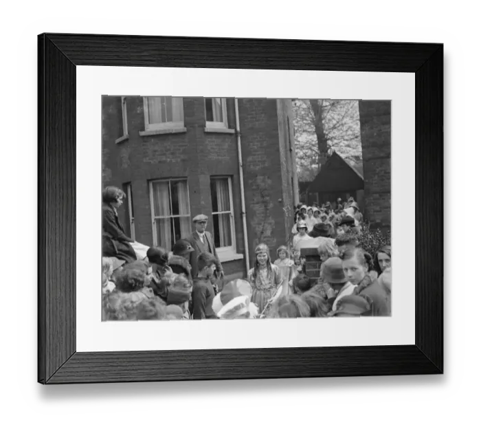 Framed Print : Sidcups May Queen leaves for Hayes. 1937 Framed Print : Sidcups May Queen leaves for Hayes. 1937