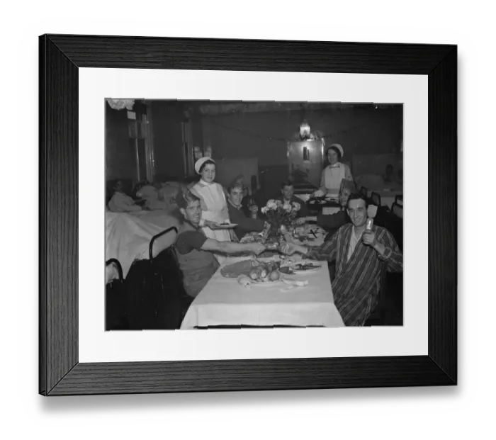 Framed Print : Christmas dinner for the patients at the County Hospital in Dartford, Kent Framed Print : Christmas dinner for the patients at the County Hospital in Dartford, Kent