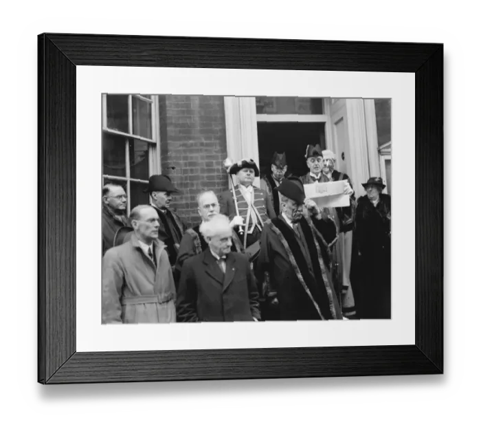 Framed Print : A proclamation in Dartford, Kent. 1936