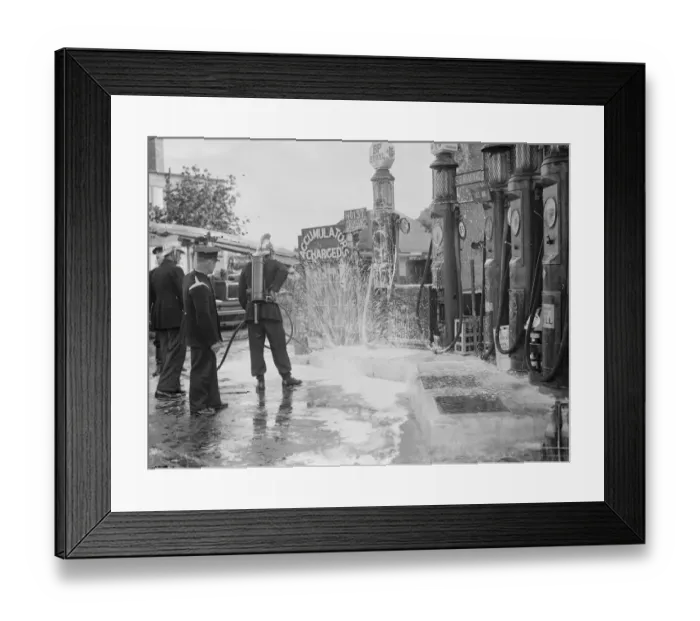 Framed Print : The fire brigade dealing with a fire at the garage on Halfway Street, Sidcup, Kent Framed Print : The fire brigade dealing with a fire at the garage on Halfway Street, Sidcup, Kent