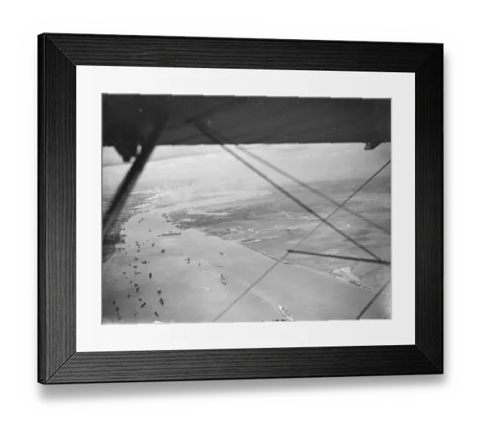 Framed Print : An aerial view of Tilbury Docks on the river Thames in Essex. 1939 Framed Print : An aerial view of Tilbury Docks on the river Thames in Essex. 1939
