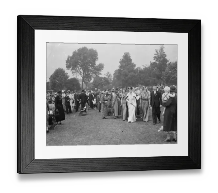 Framed Print : The Dartford Carnival Queen with her retinue. 1936 Framed Print : The Dartford Carnival Queen with her retinue. 1936